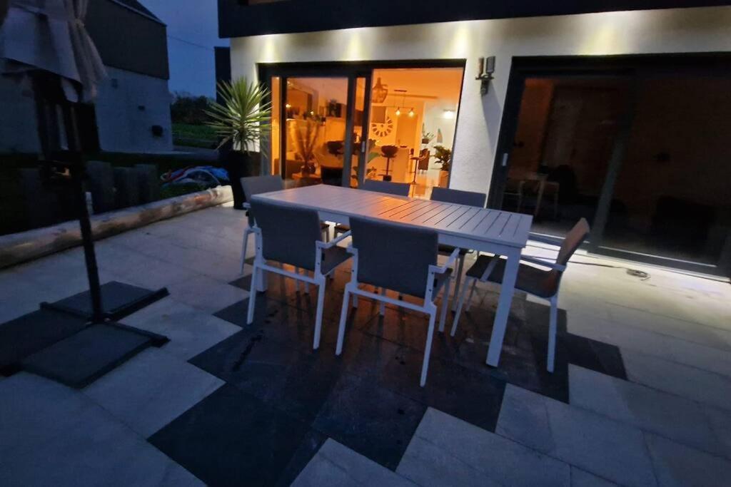 Suite Prestige Logement Neuf Avec Spa Et Ecran De Cinema En Rez De Jardin Colmar Esterno foto
