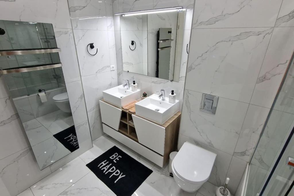 Suite Prestige Logement Neuf Avec Spa Et Ecran De Cinema En Rez De Jardin Colmar Esterno foto