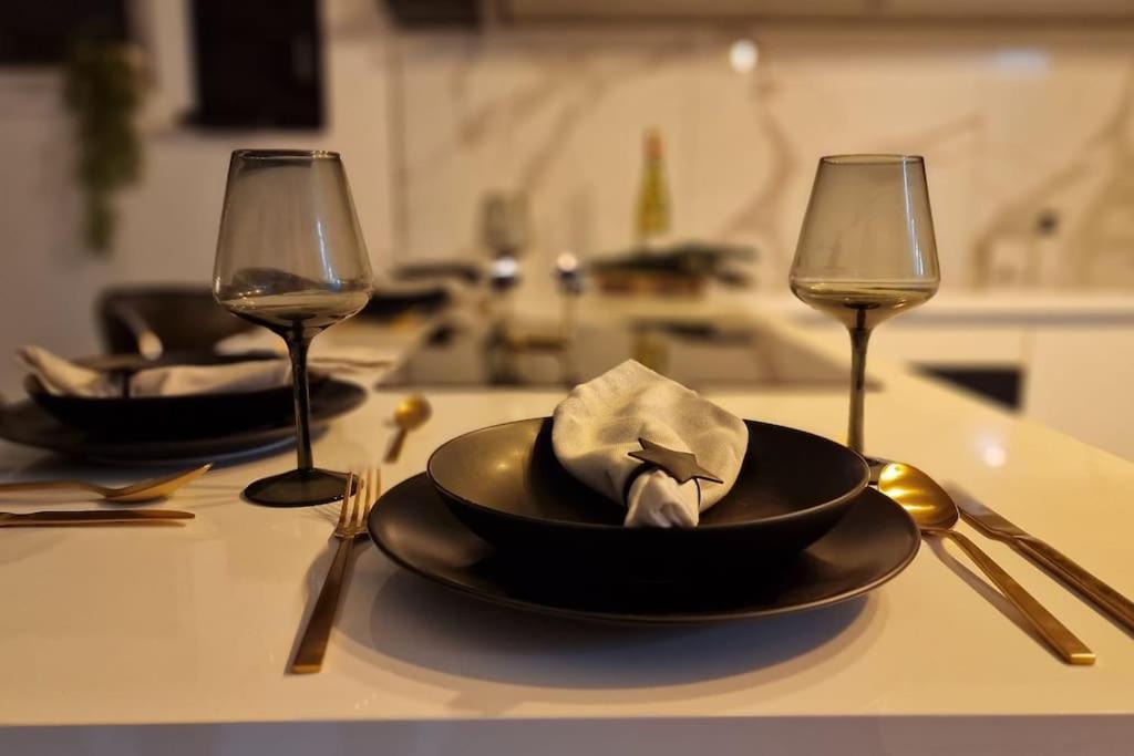 Suite Prestige Logement Neuf Avec Spa Et Ecran De Cinema En Rez De Jardin Colmar Esterno foto