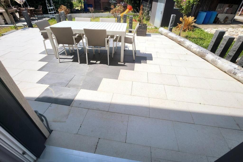 Suite Prestige Logement Neuf Avec Spa Et Ecran De Cinema En Rez De Jardin Colmar Esterno foto